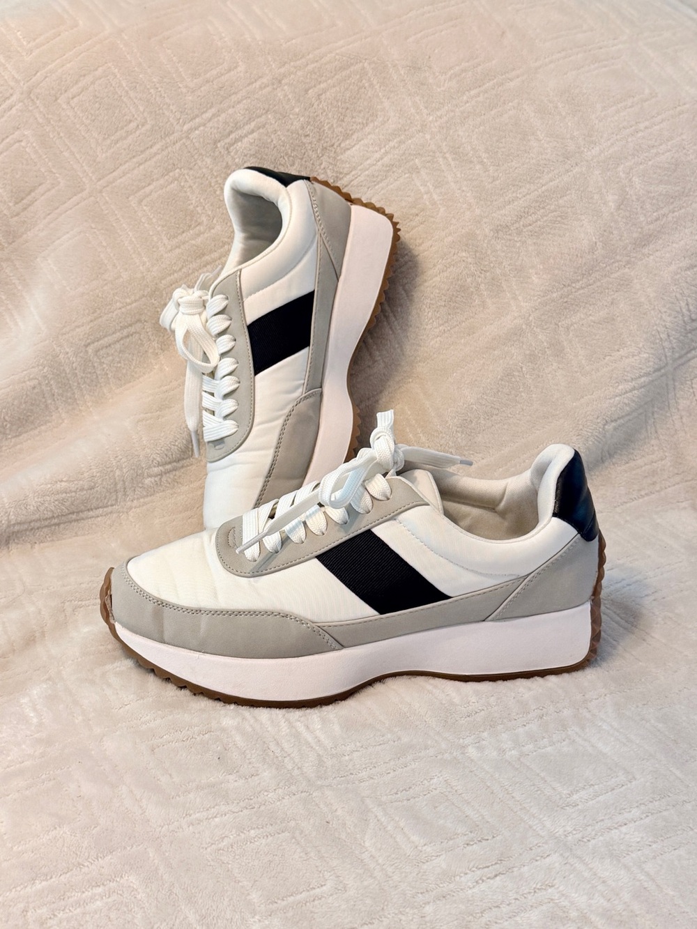 Dolce Vita Beela Sneakers - White/Gray/Navy - Women’s 9 retro athletic shoes